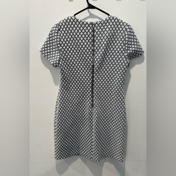 Calvin Klein Black and White quilted geometric pattern Sheath Dress zipper back - Picture 12 of 13